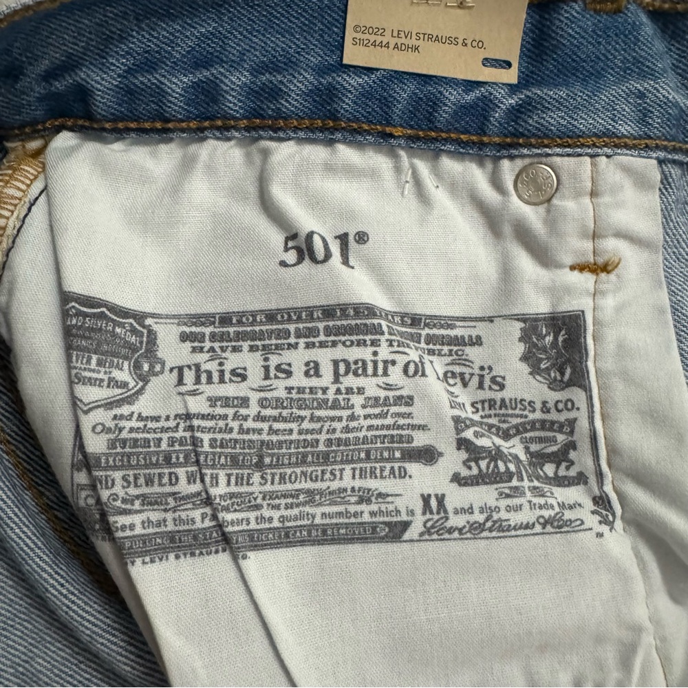 Levi's 501 High-Rise Straight Leg Crop Jeans Distressed Light Wash - 29 x 26 NWT - Picture 7 of 9